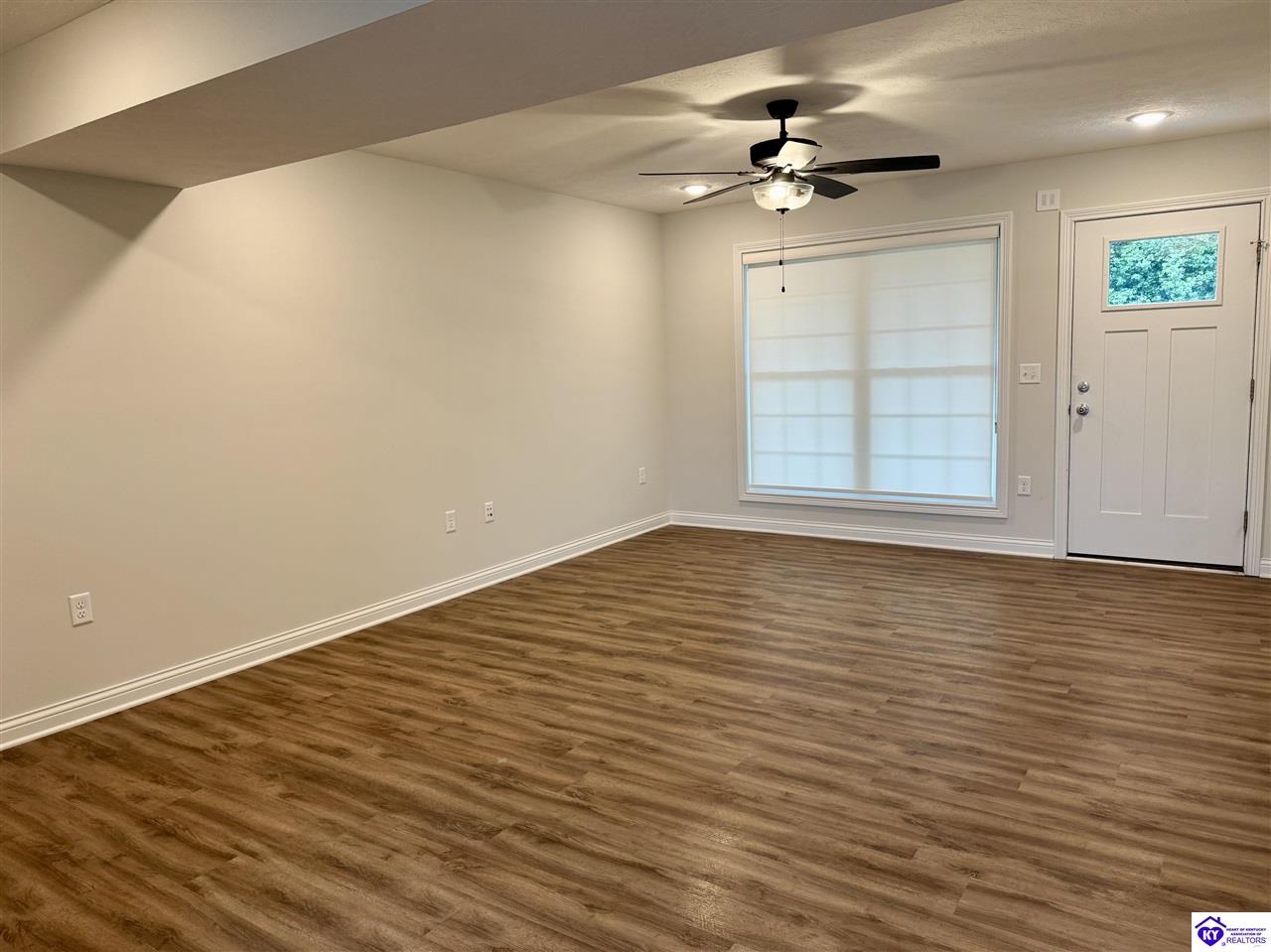 409 Sandy Circle Property Photo 14