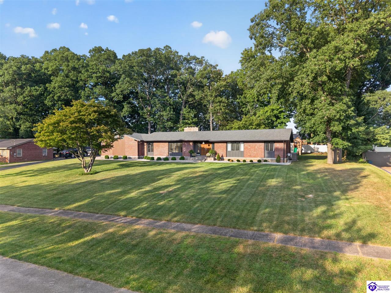 221 Cherokee Boulevard Property Photo 9