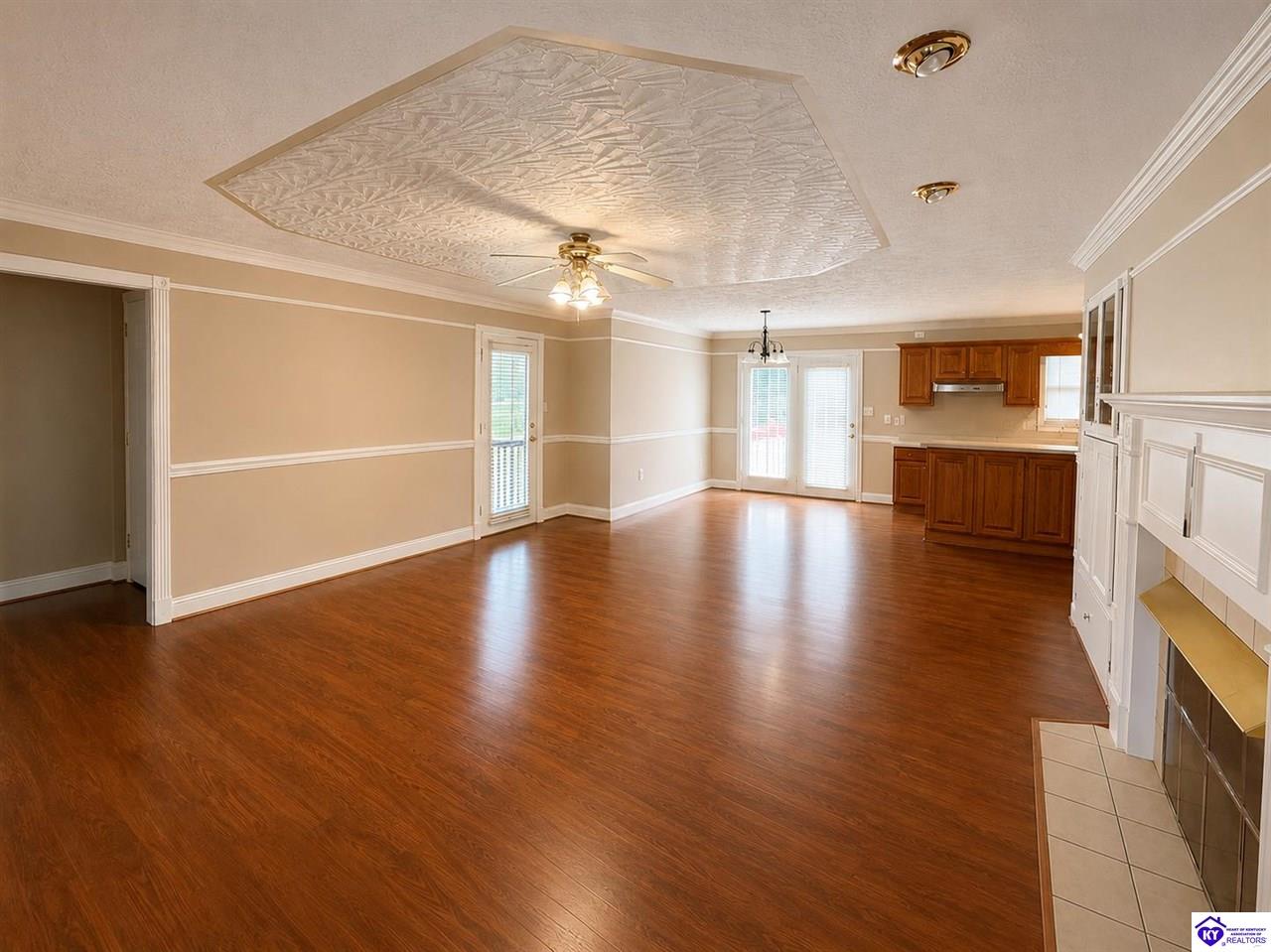 305 Warren Place Drive Property Photo 3