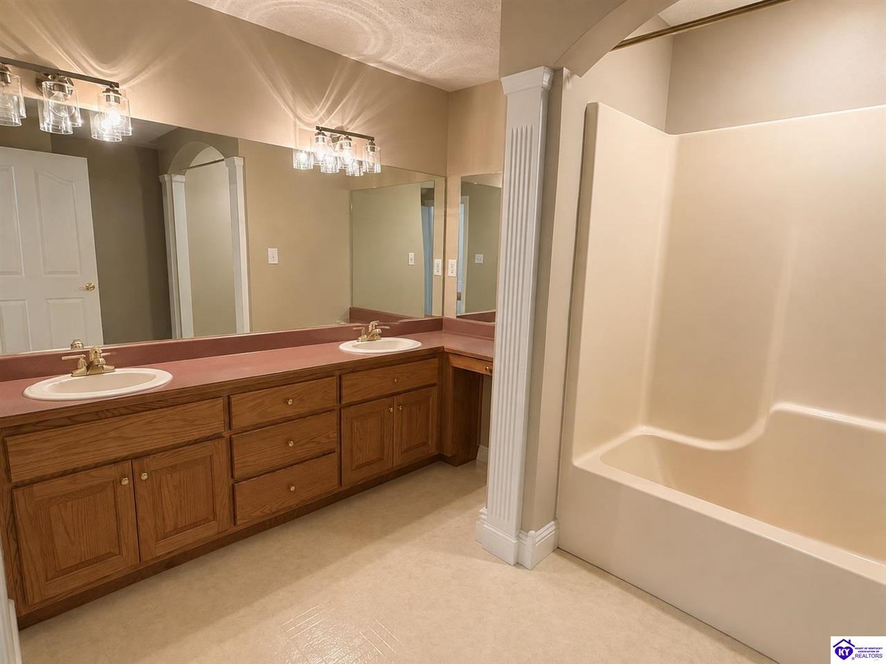 305 Warren Place Drive Property Photo 6