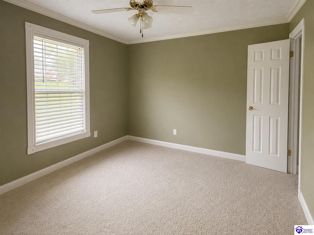 305 Warren Place Drive Property Photo 8