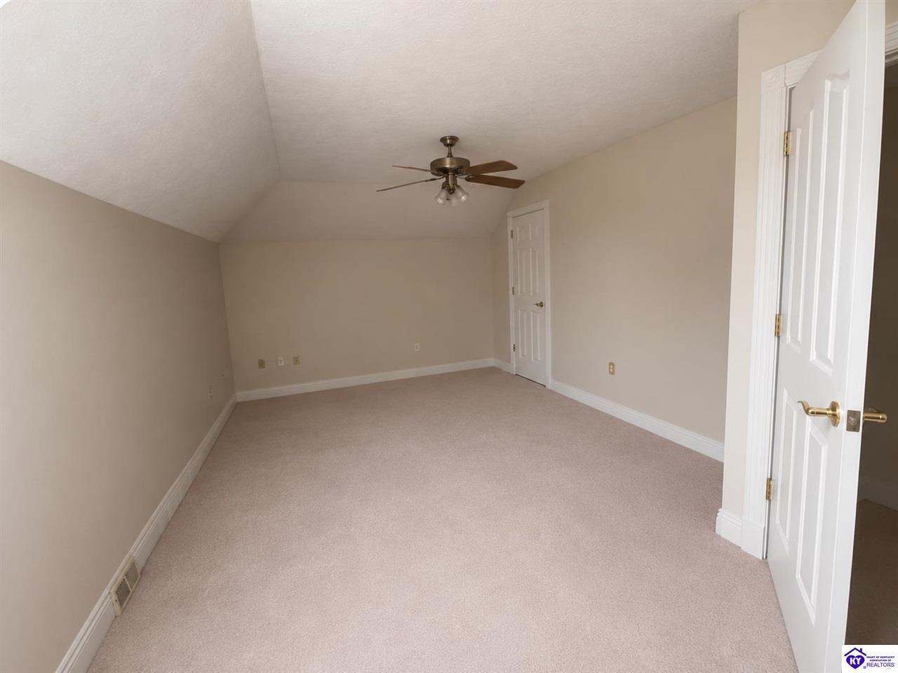 305 Warren Place Drive Property Photo 9