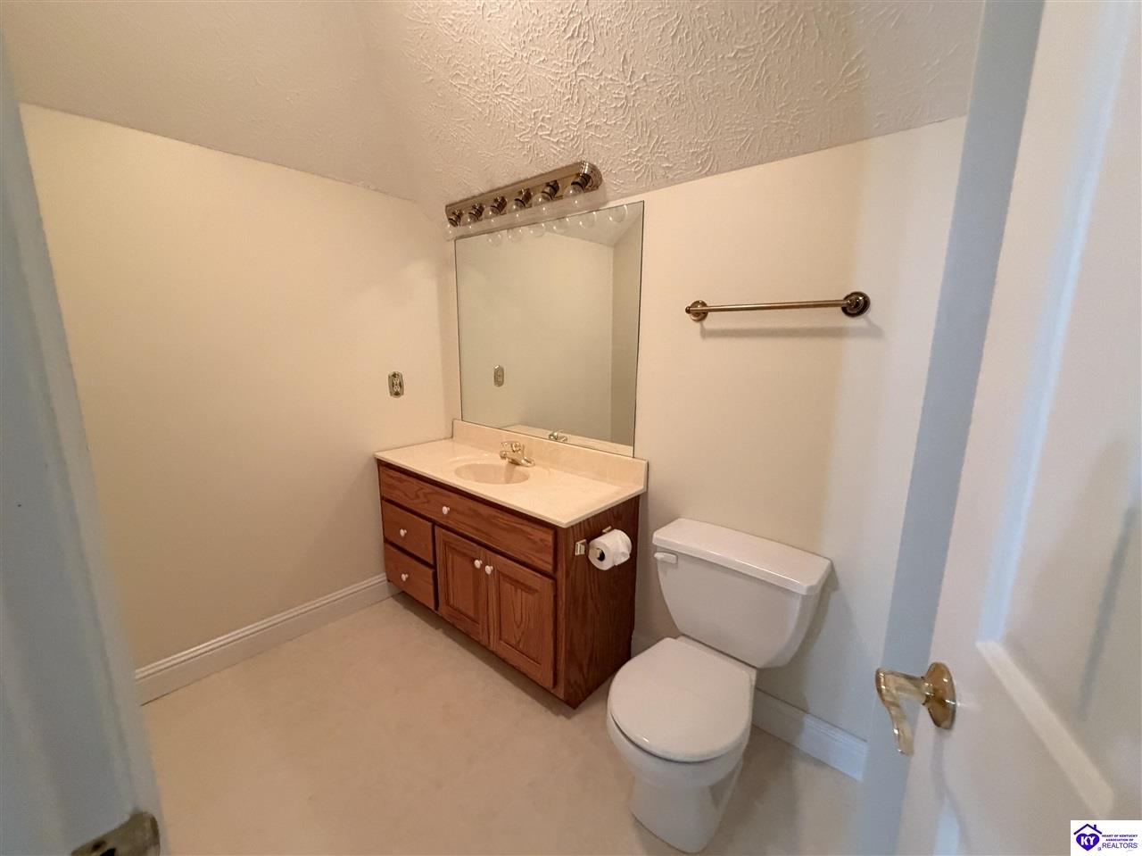 305 Warren Place Drive Property Photo 10