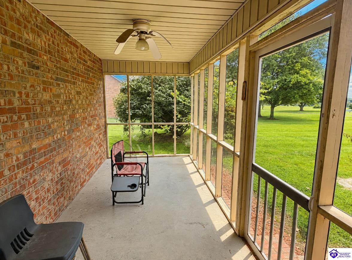305 Warren Place Drive Property Photo 12