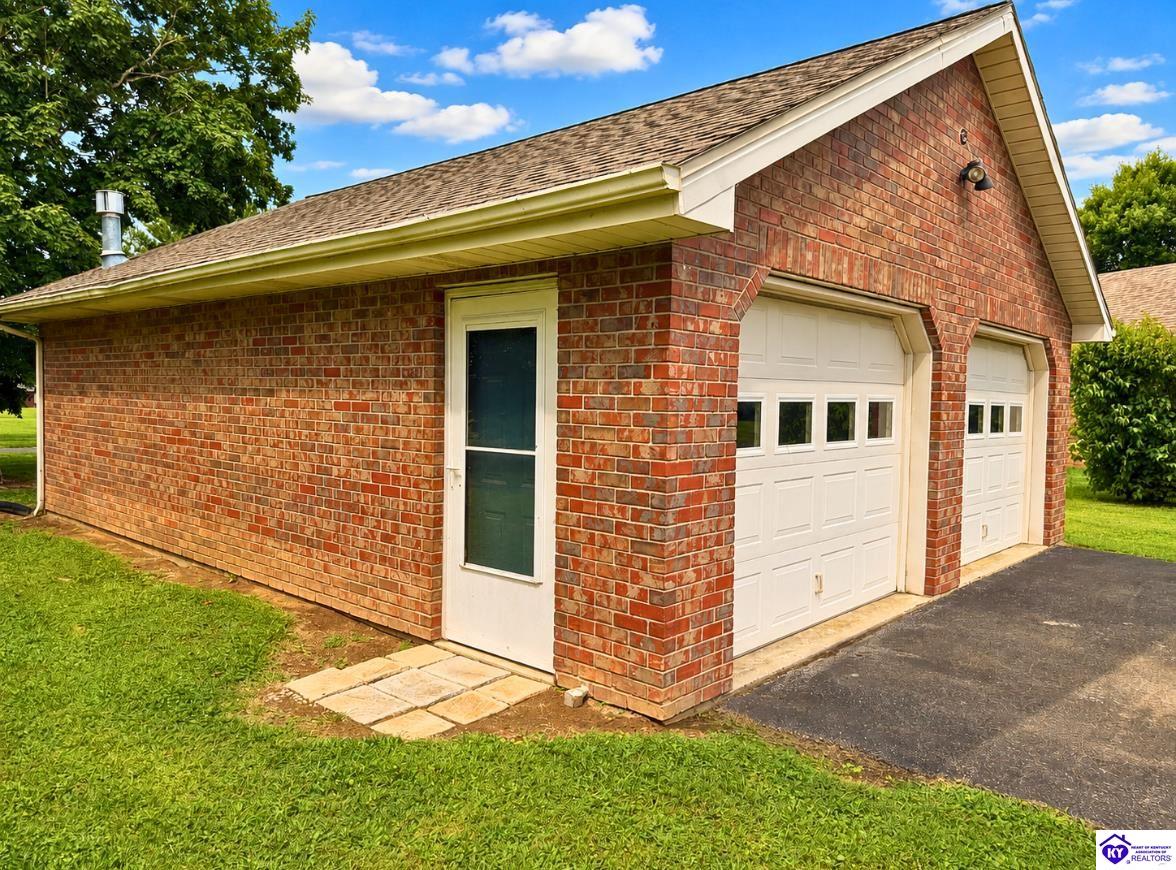 305 Warren Place Drive Property Photo 14