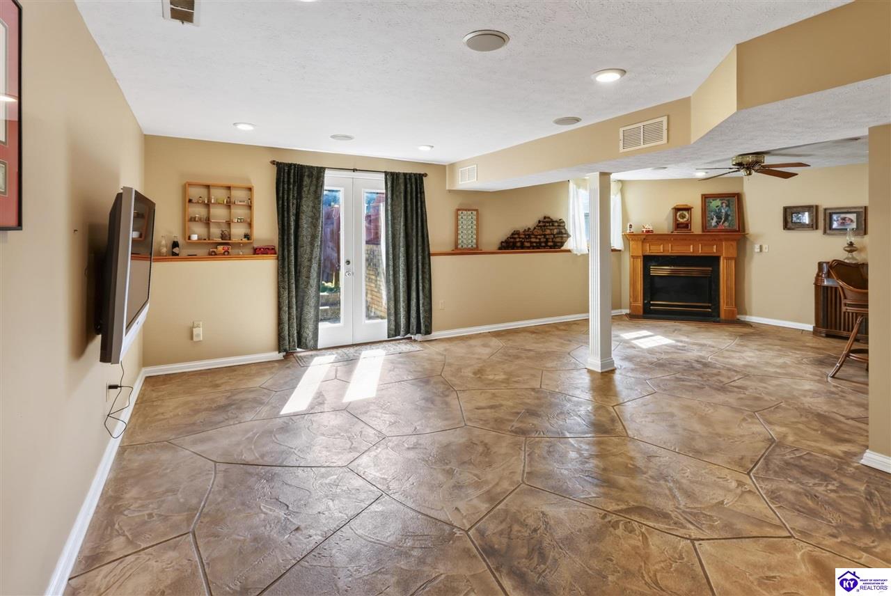 106 Dover Court Property Photo 41