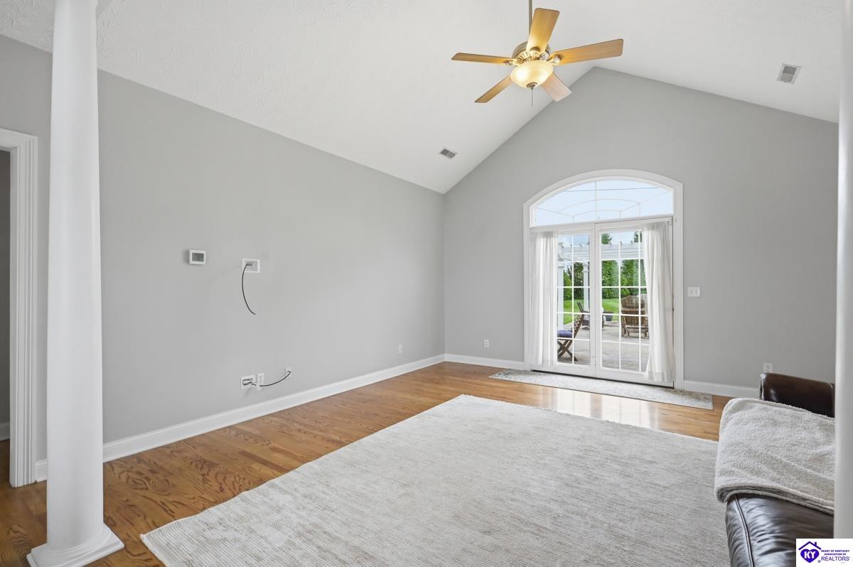 1009 Colvin Court Property Photo 4