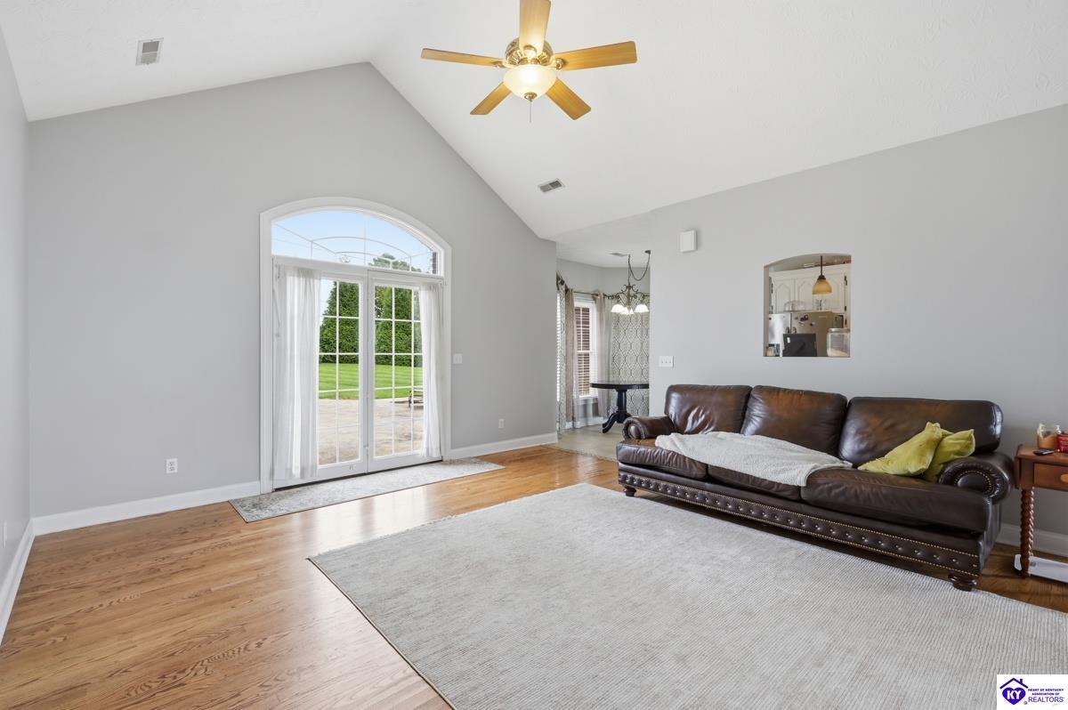 1009 Colvin Court Property Photo 5