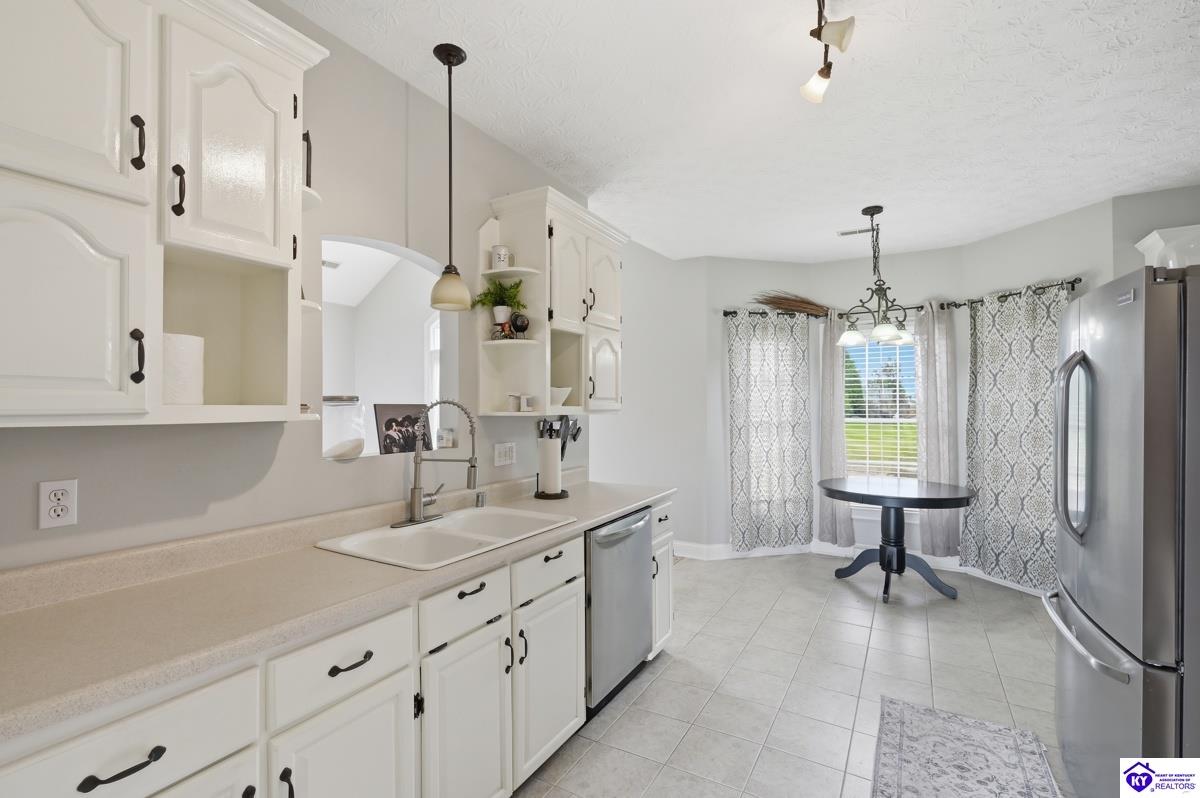 1009 Colvin Court Property Photo 6