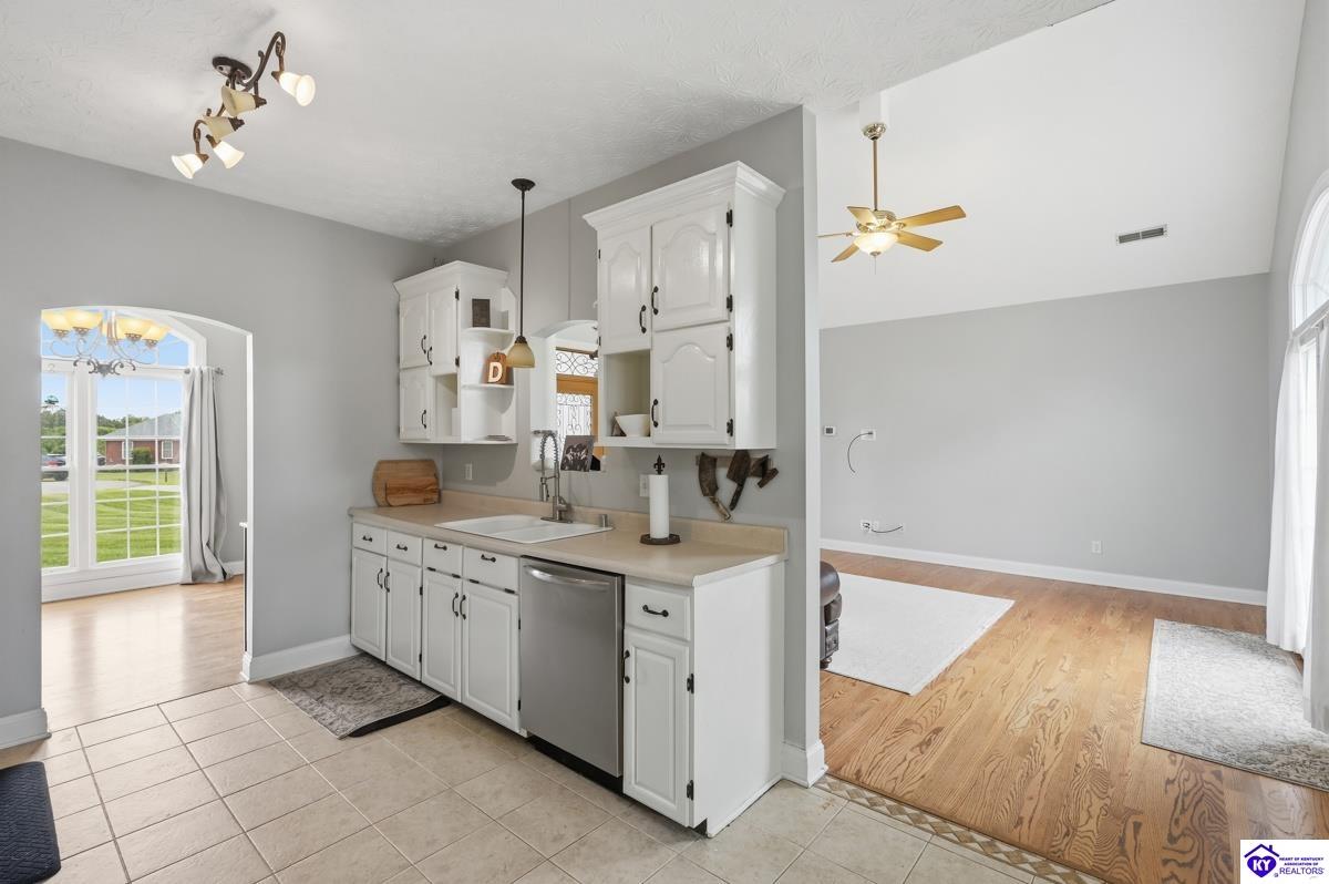 1009 Colvin Court Property Photo 7