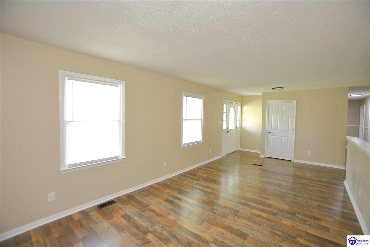 4489 Shepherdsville Road Property Photo 7