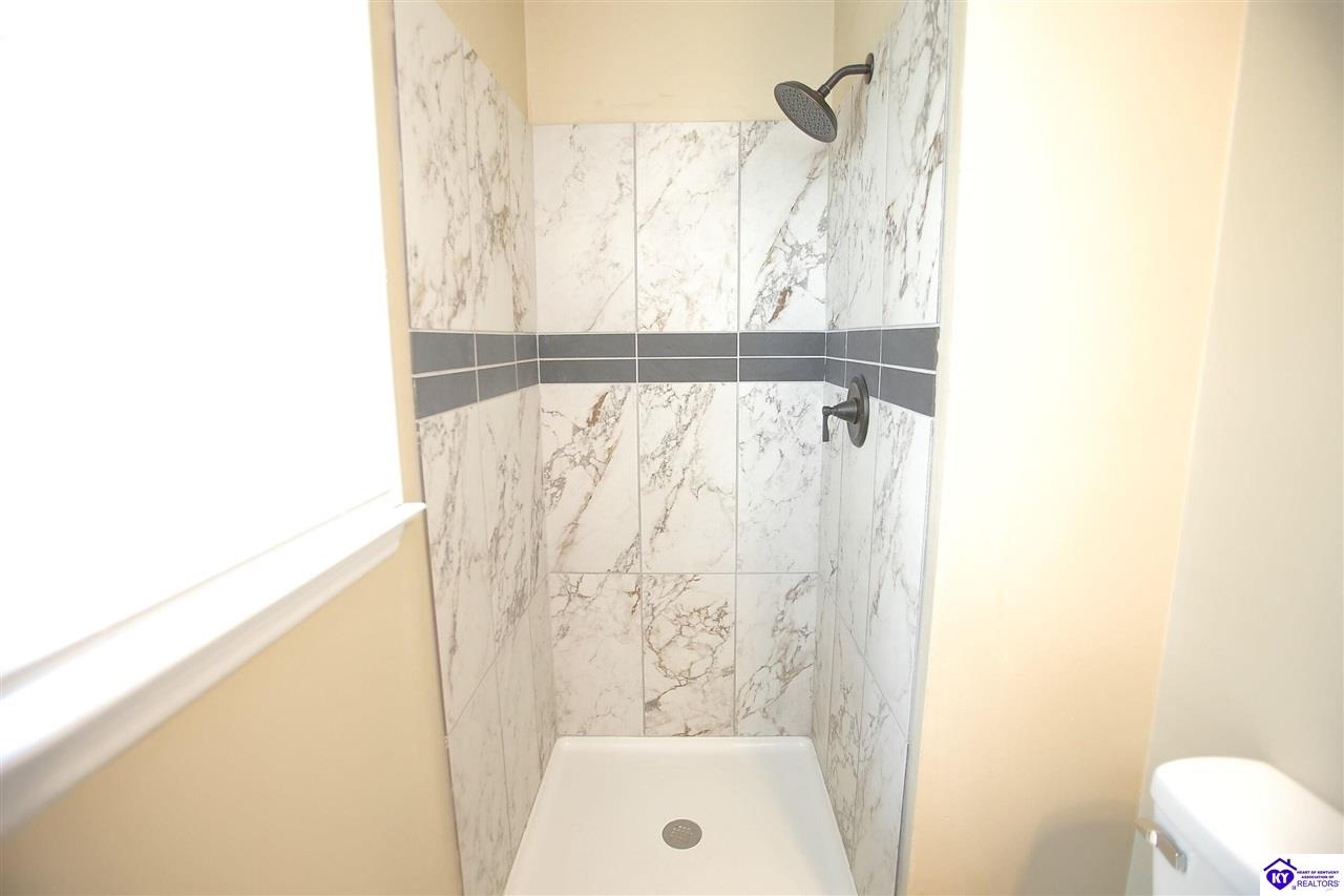 4489 Shepherdsville Road Property Photo 22