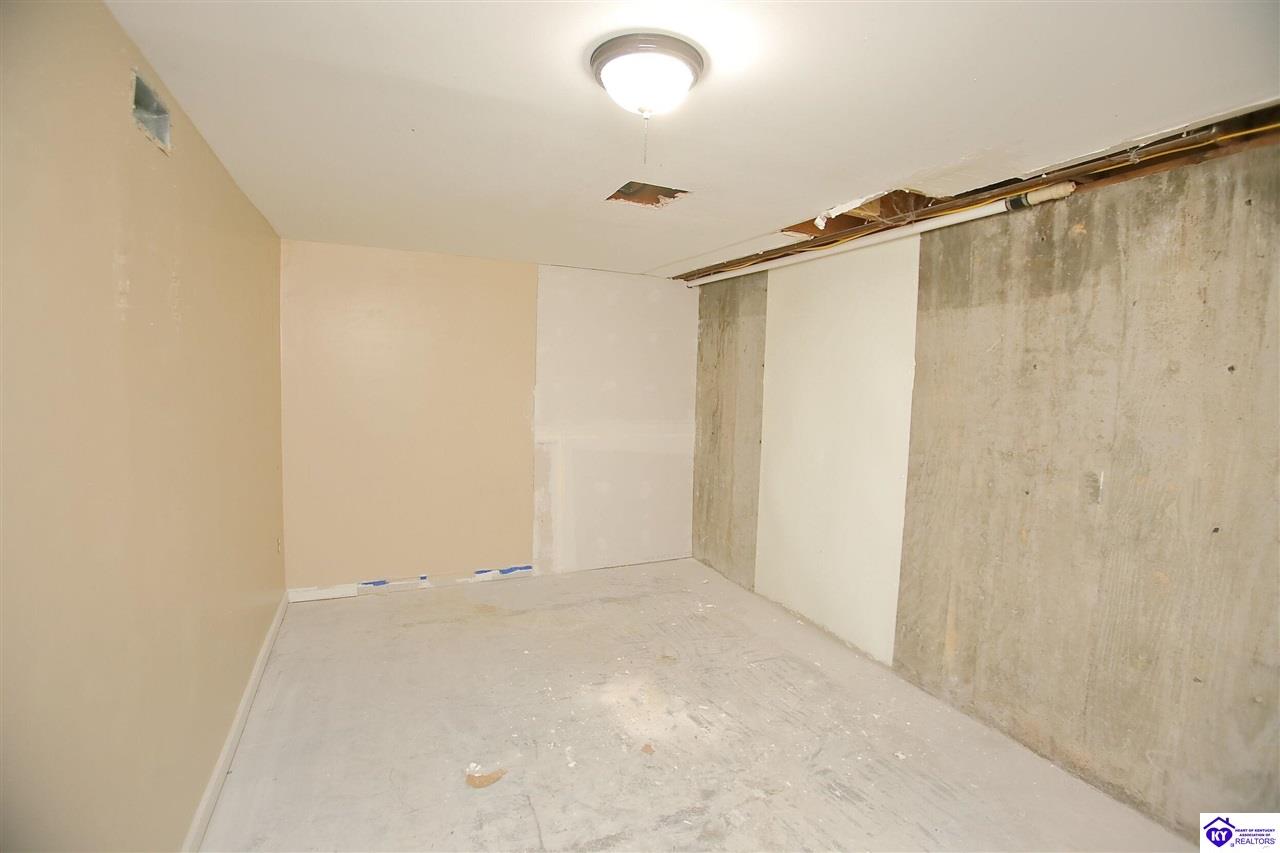 4489 Shepherdsville Road Property Photo 40