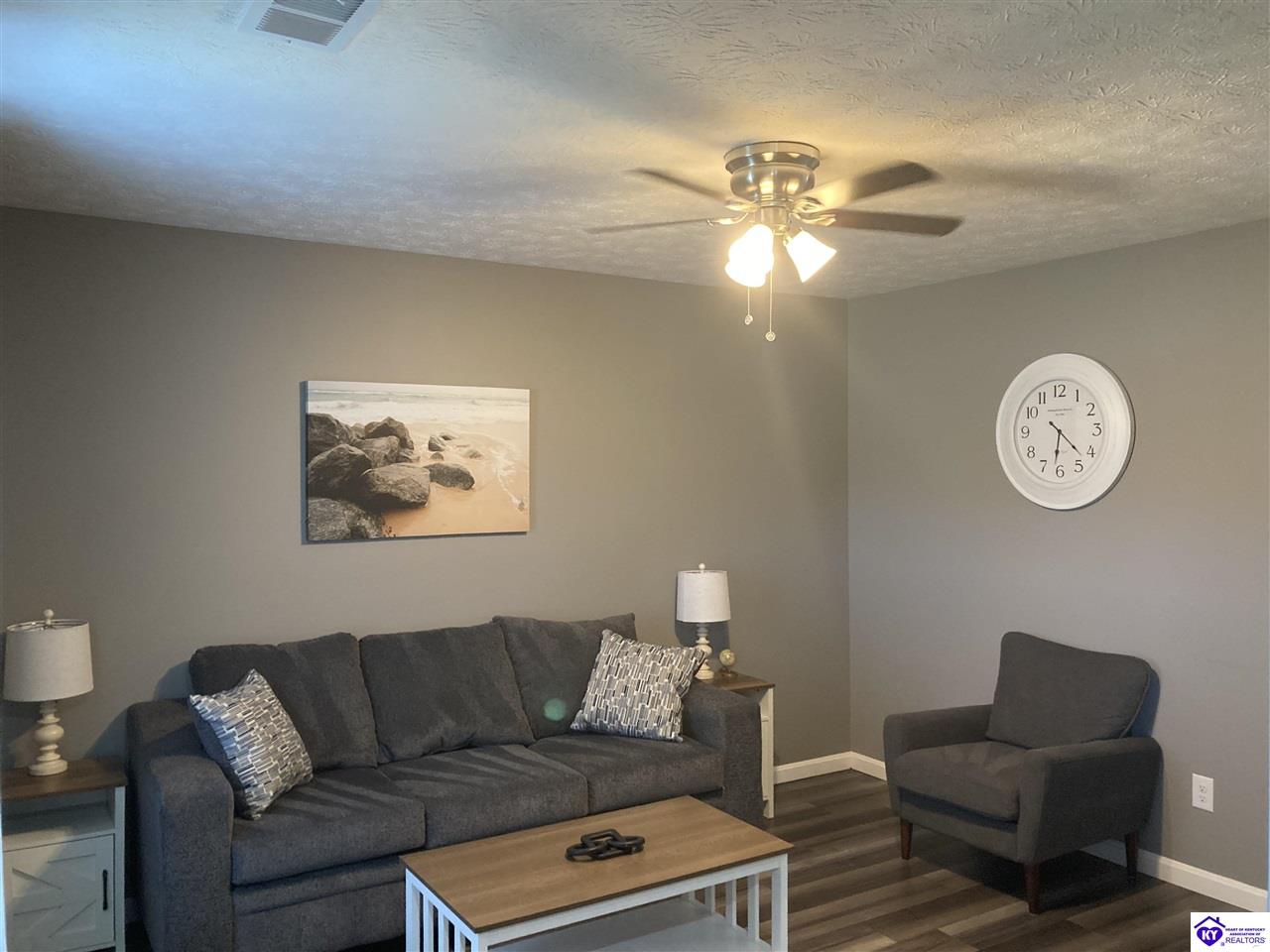 326/328 Palmetto Loop Property Photo 2
