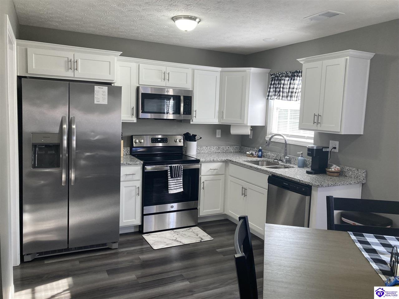 326/328 Palmetto Loop Property Photo 3