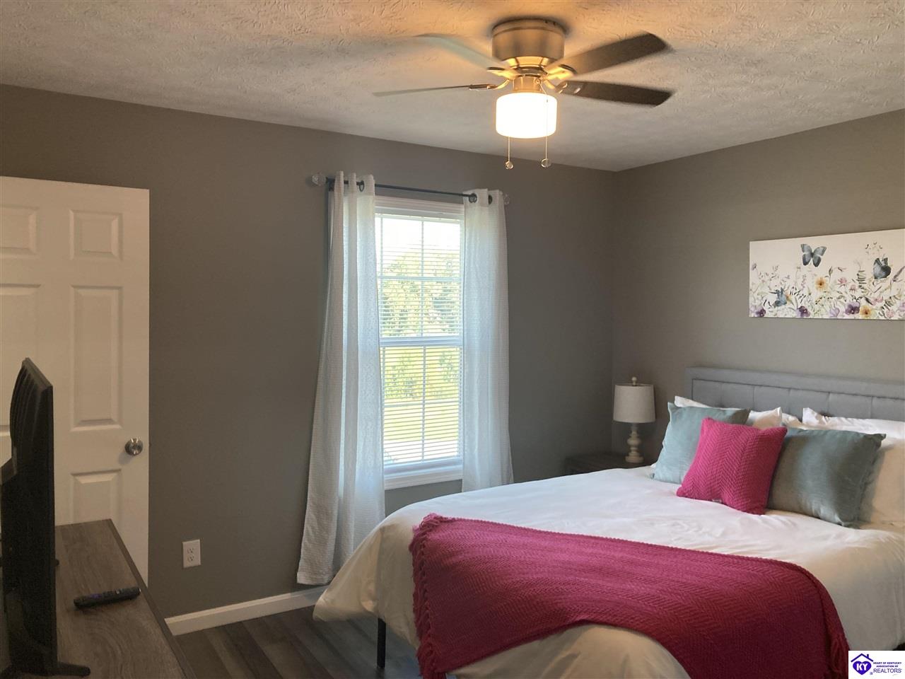 326/328 Palmetto Loop Property Photo 5