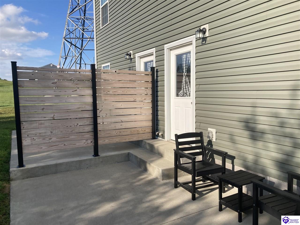 326/328 Palmetto Loop Property Photo 8