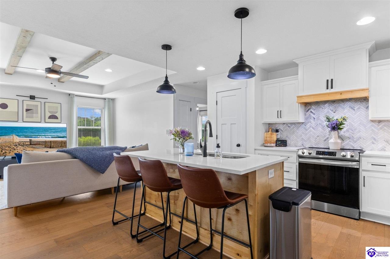212 Elegance Way Property Photo 11