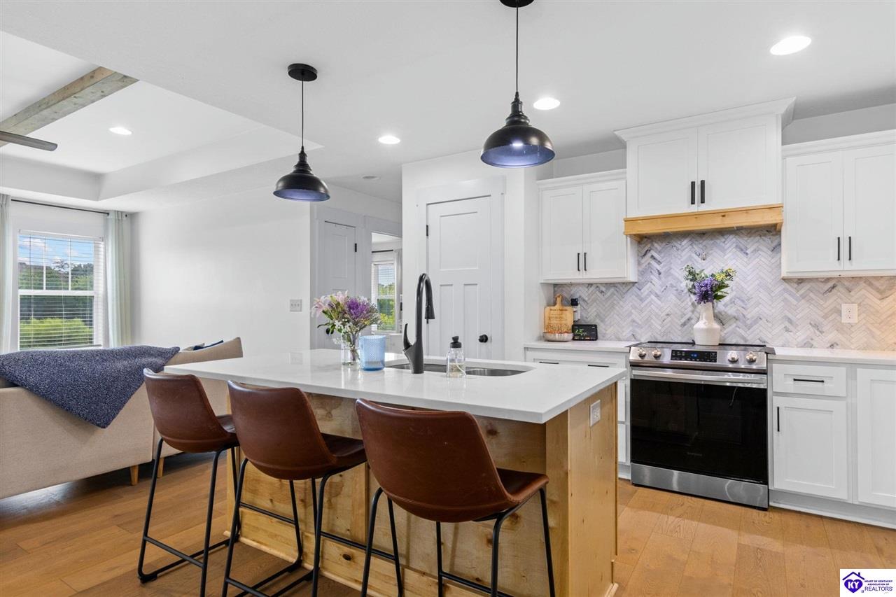 212 Elegance Way Property Photo 12
