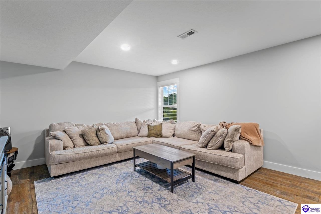 212 Elegance Way Property Photo 37