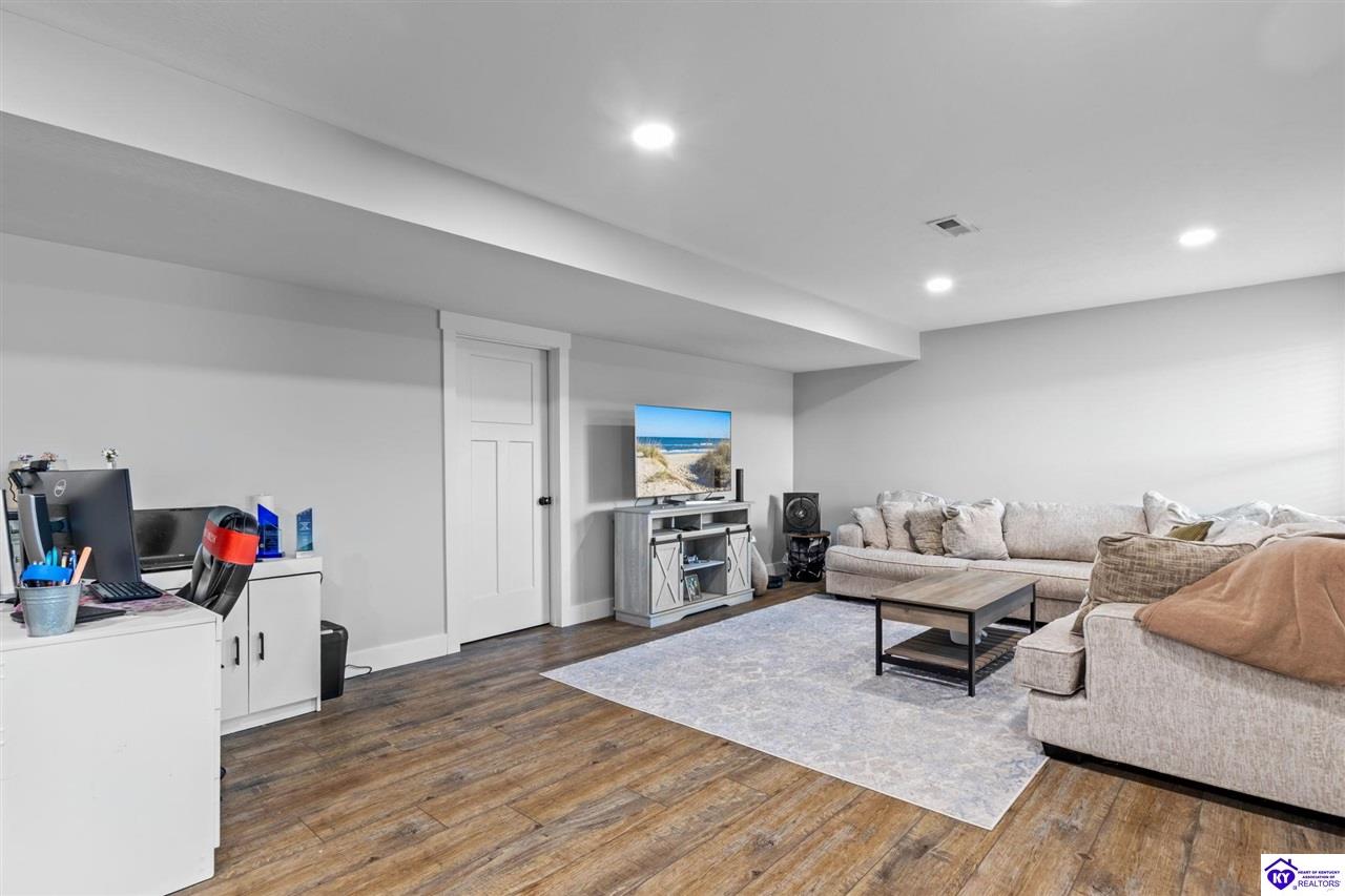 212 Elegance Way Property Photo 39