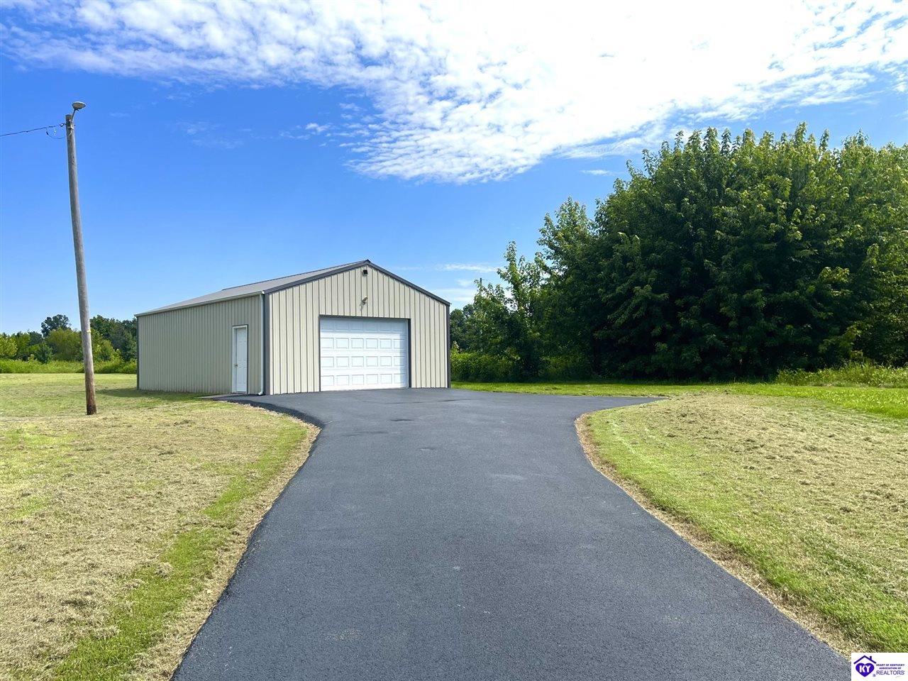 15957 S Highway 259 Property Photo 4