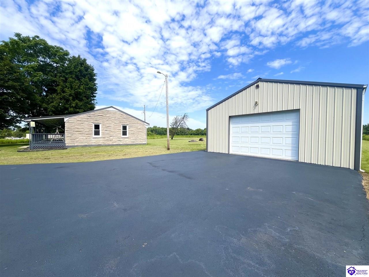 15957 S Highway 259 Property Photo 6