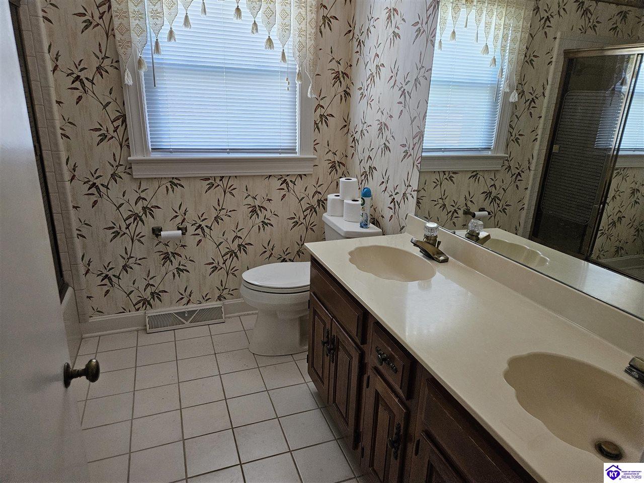 754 E Main Street Property Photo 15