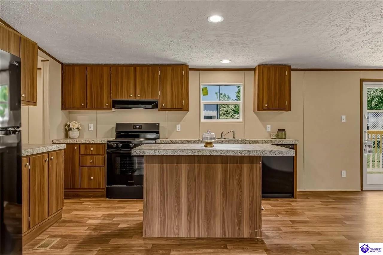 1601 Crume Road Property Photo 8