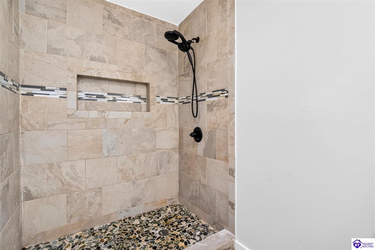405 Lake Haven Loop Property Photo 16