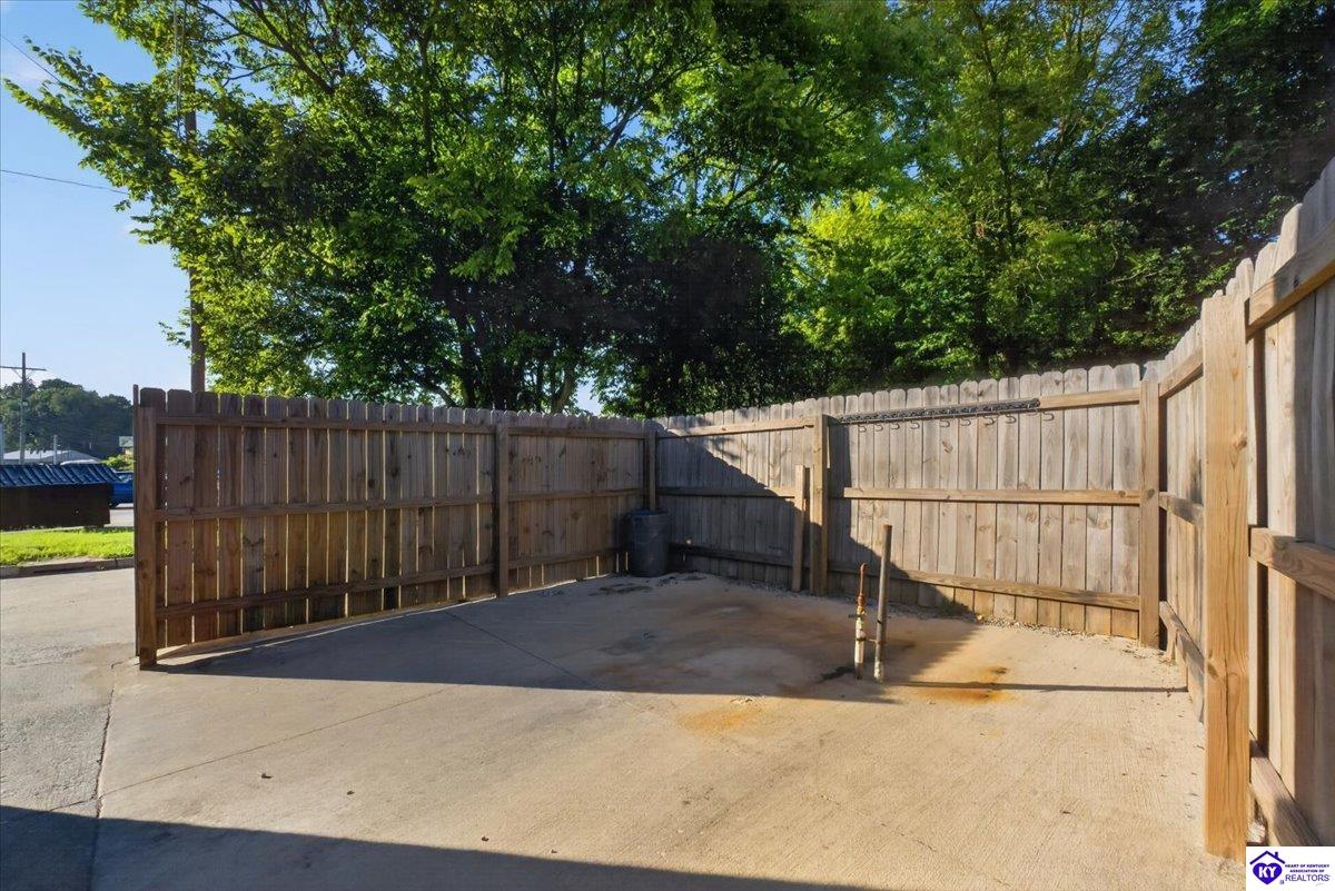 541 W Dixie Avenue Property Photo 22