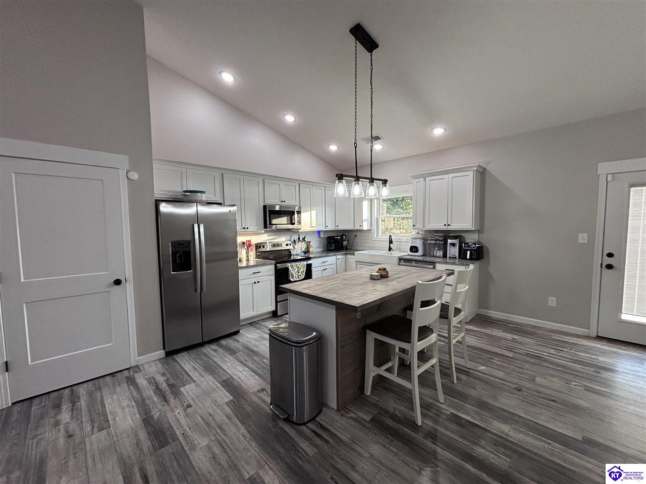 1103 Kirchdorfer Lane Property Photo 12