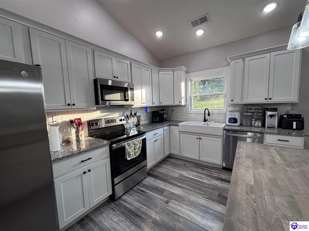 1103 Kirchdorfer Lane Property Photo 13