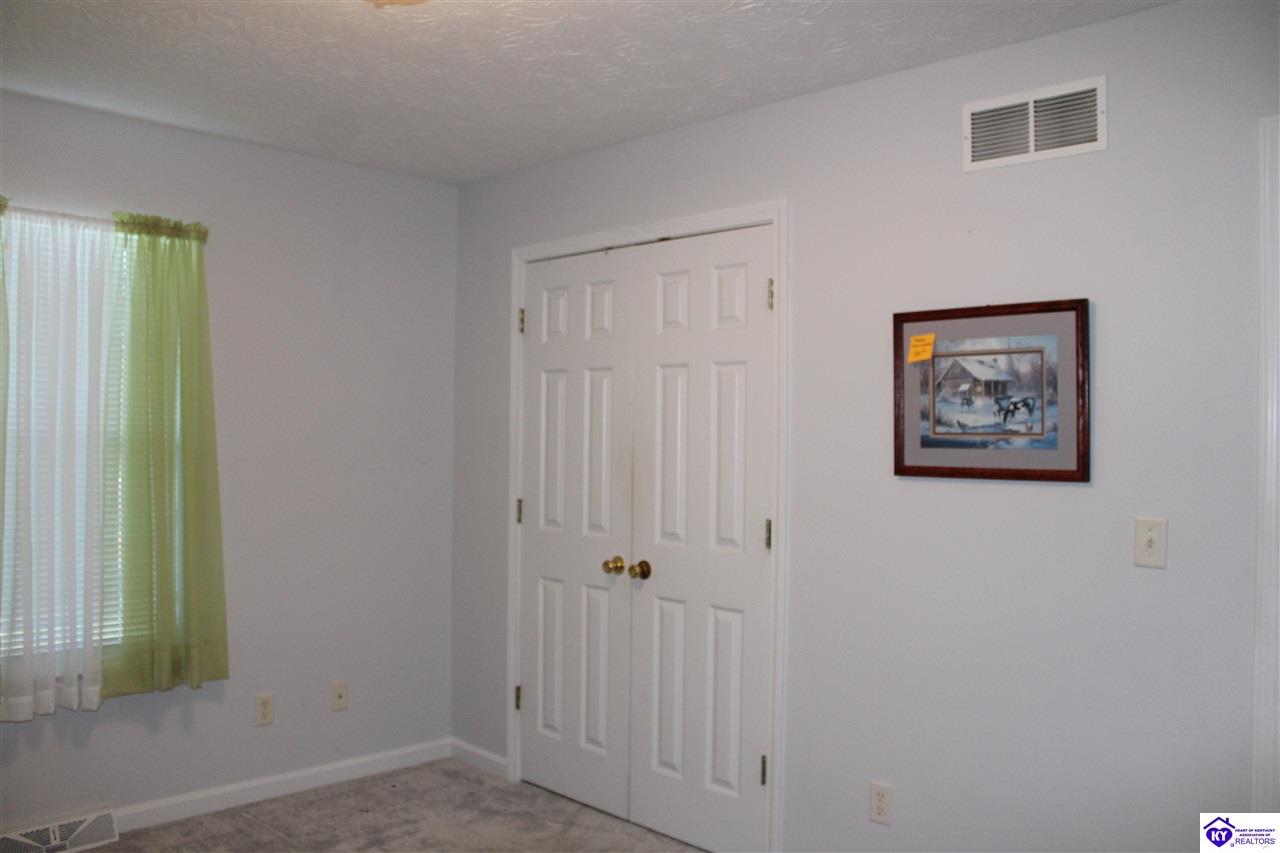 170 Fieldstone Way Property Photo 37