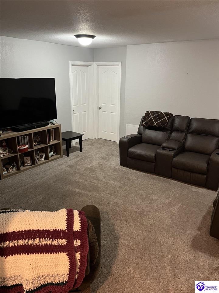 4900 S Woodland Drive Property Photo 28