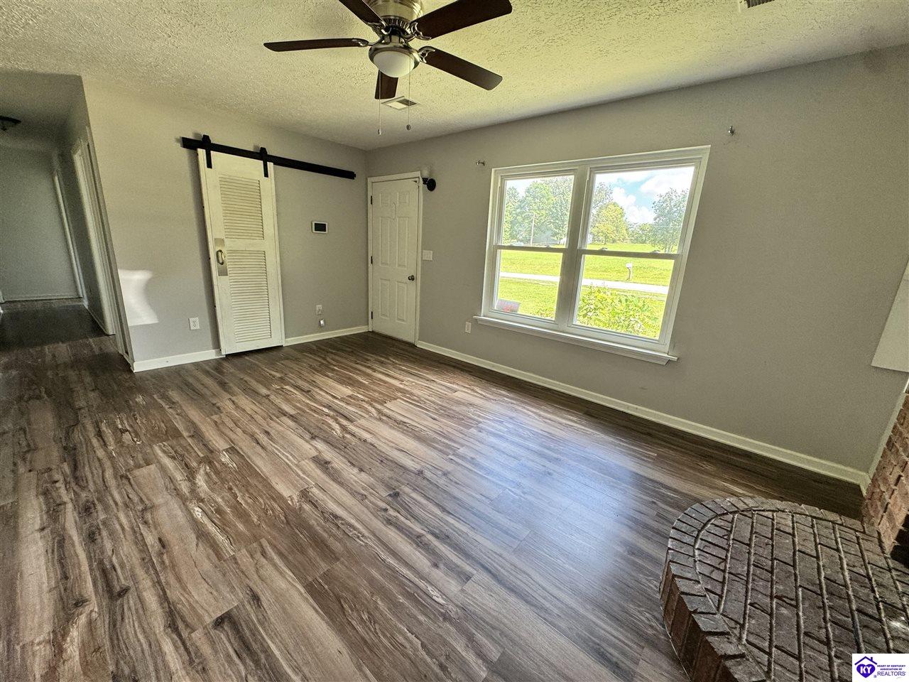 2250 Hill Street Property Photo 4