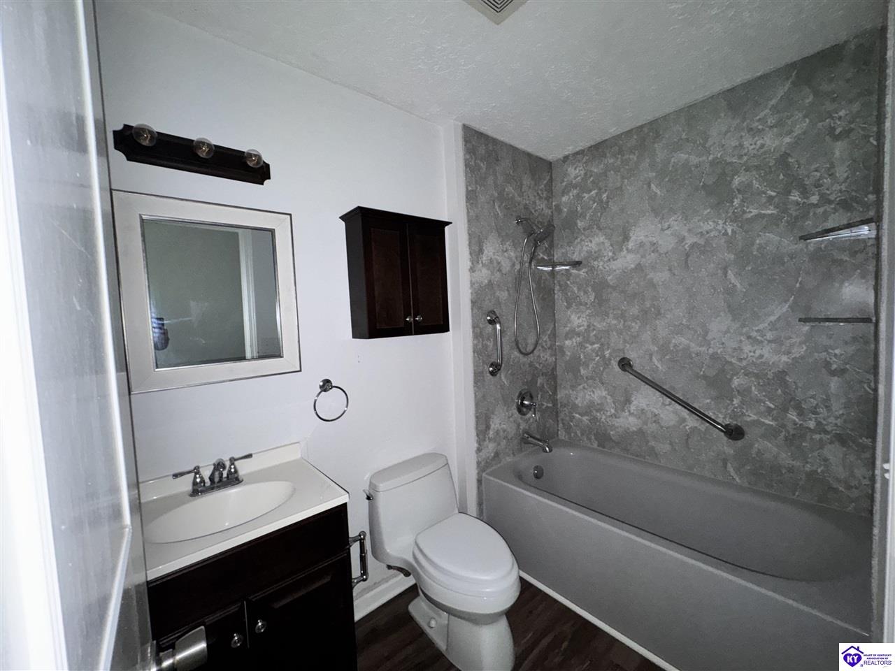 2250 Hill Street Property Photo 14