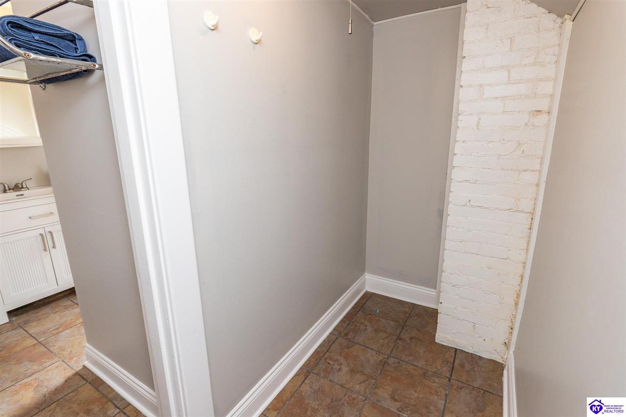 313 High Street Property Photo 38