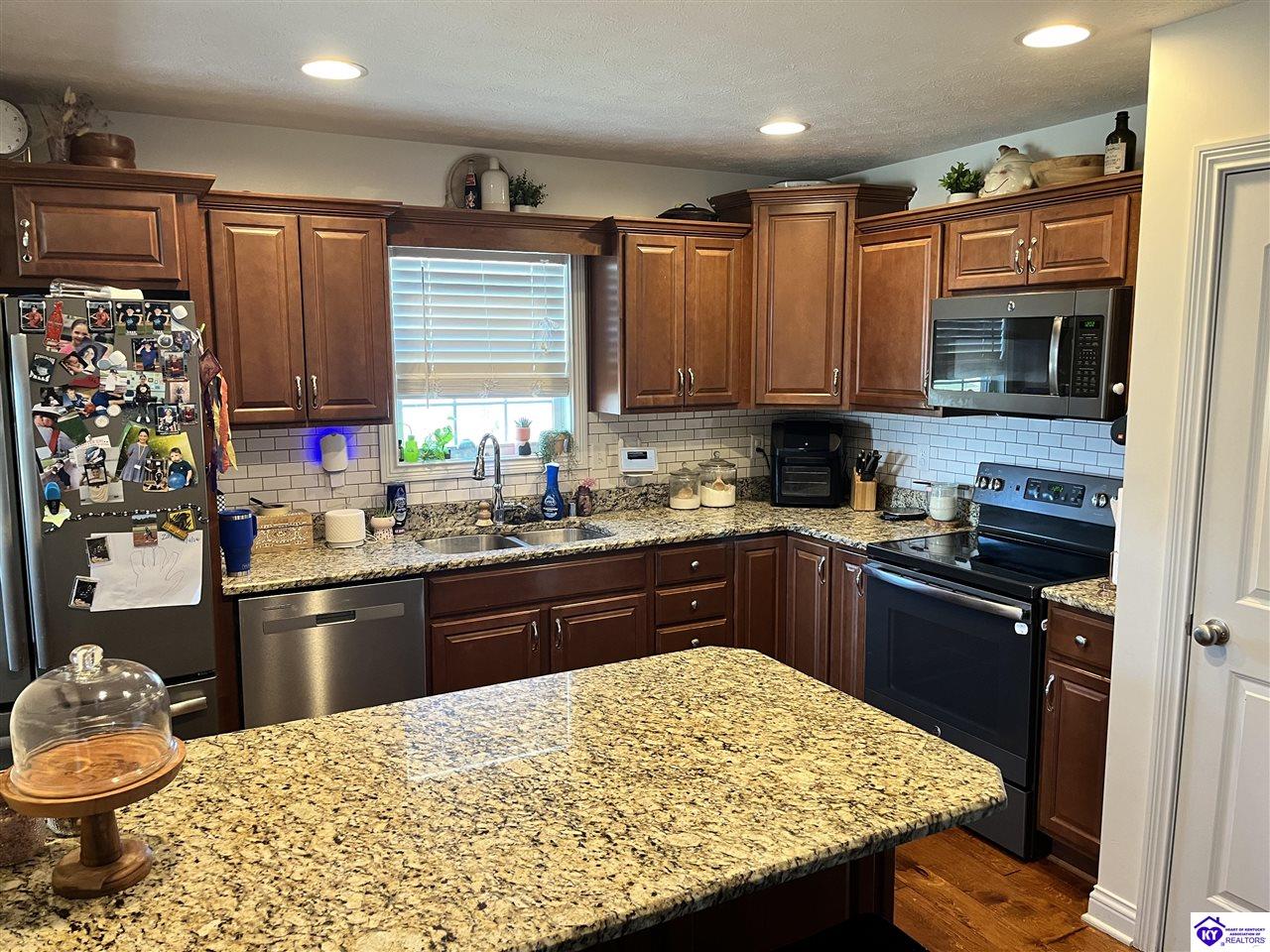 204 Emerson Drive Property Photo 18