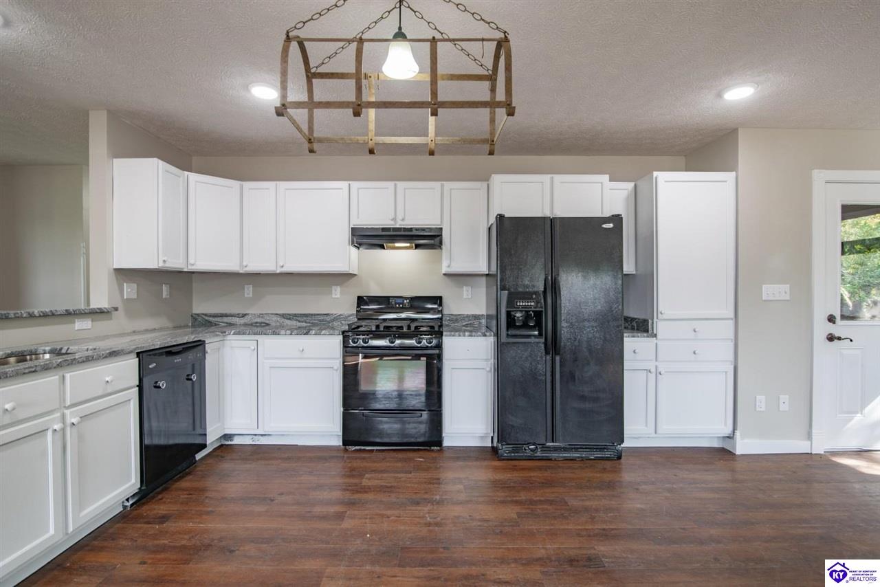 384 Schoolside Drive Property Photo 10