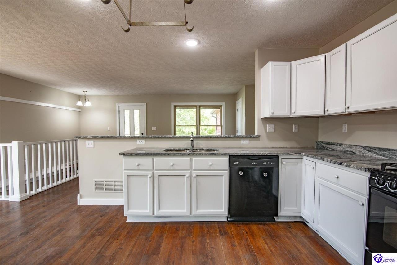 384 Schoolside Drive Property Photo 11