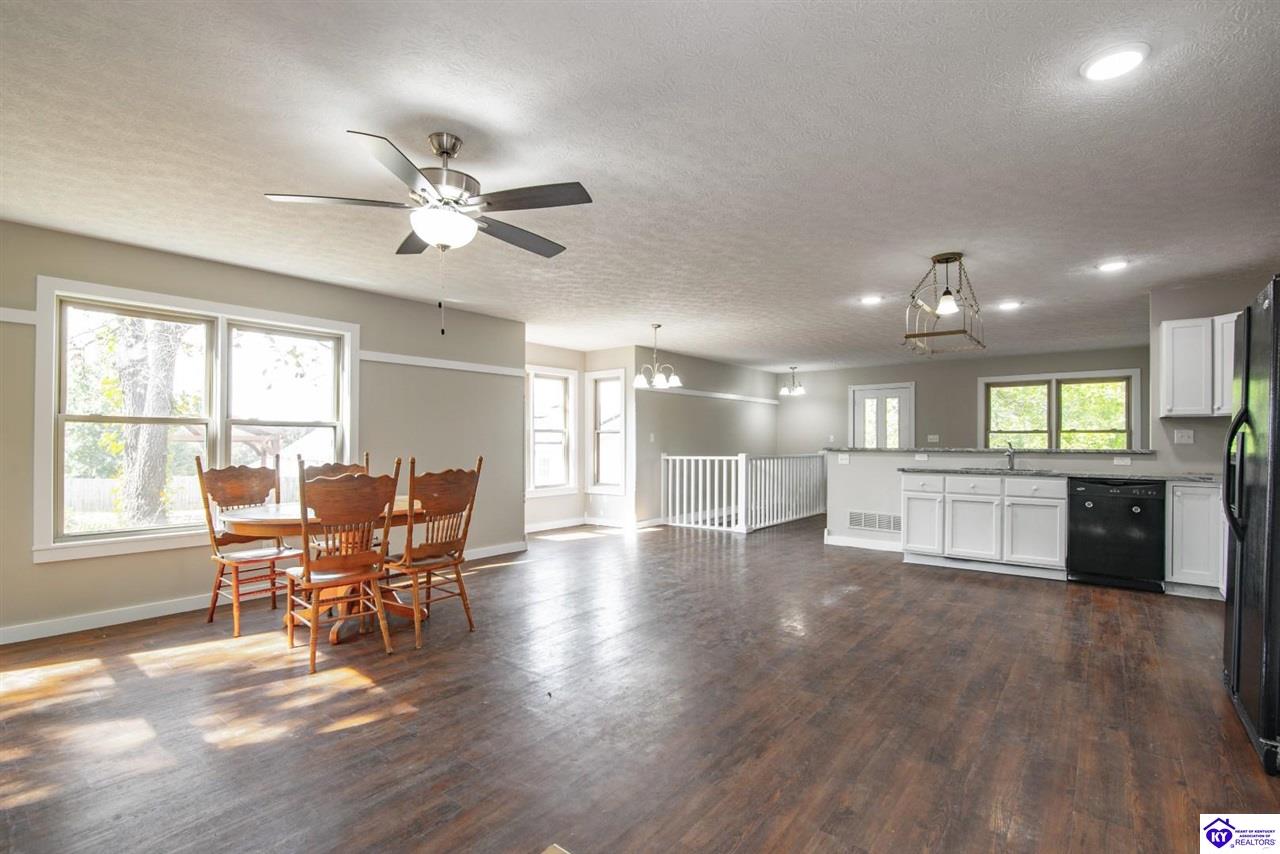 384 Schoolside Drive Property Photo 16