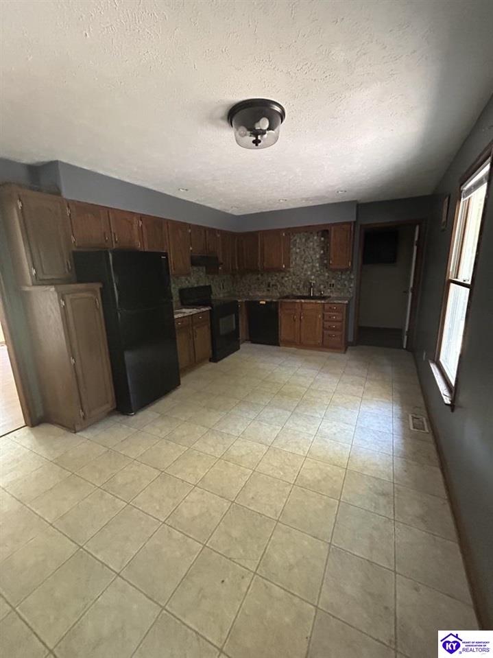 378 Redbud Drive Property Photo 4