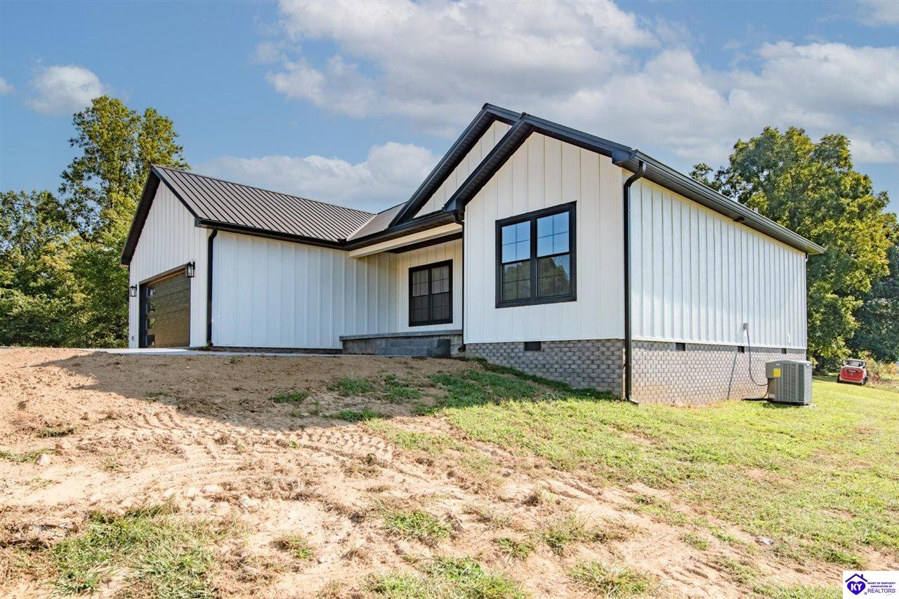 1330 Highway 401 Property Photo 6