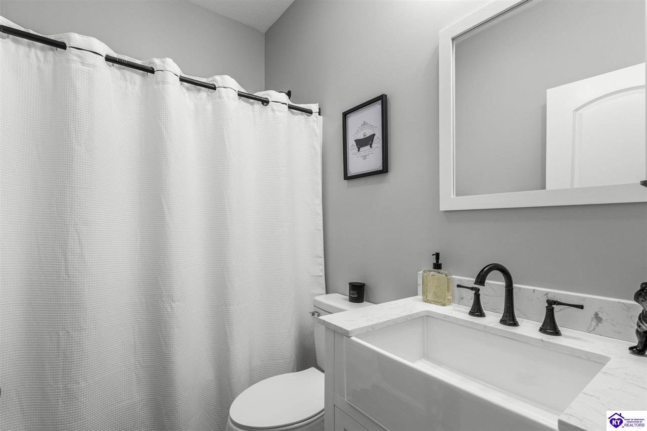 611 Lakeshore Parkway Property Photo 45