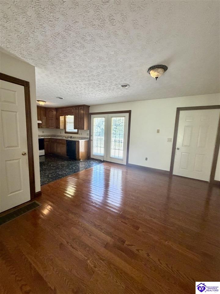 227 Collins Drive Property Photo 13
