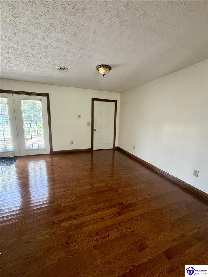 227 Collins Drive Property Photo 14