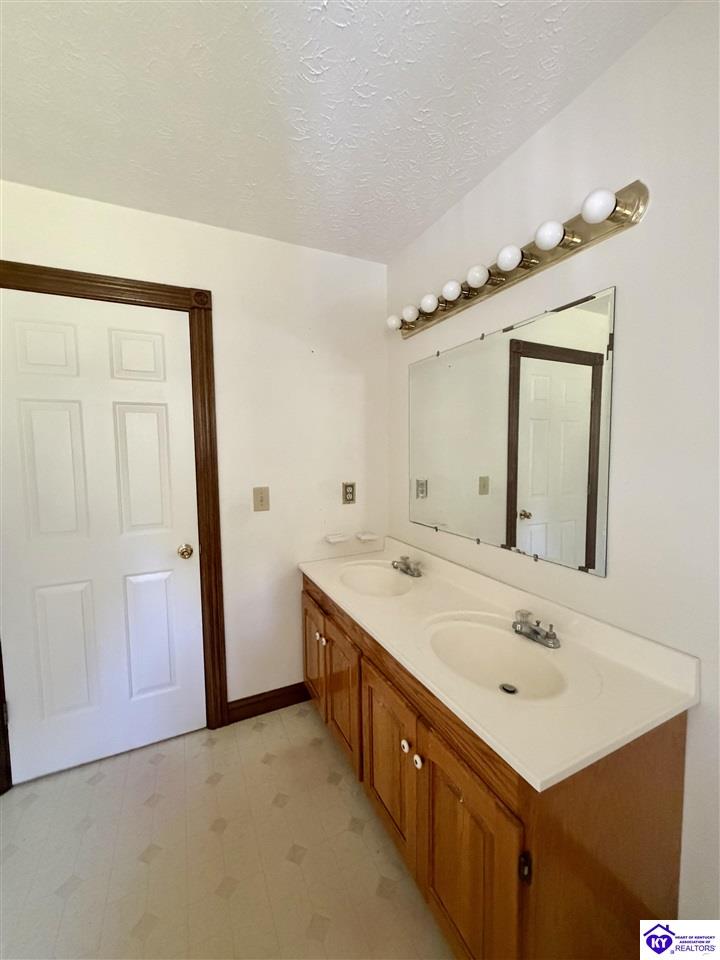 227 Collins Drive Property Photo 26