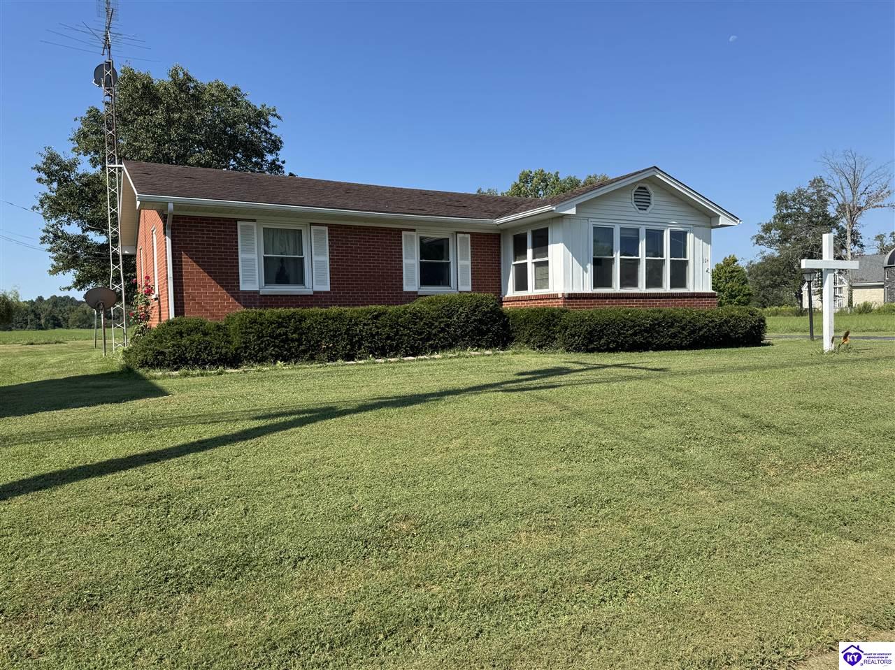 324 E Old Highway 60 Property Photo 1