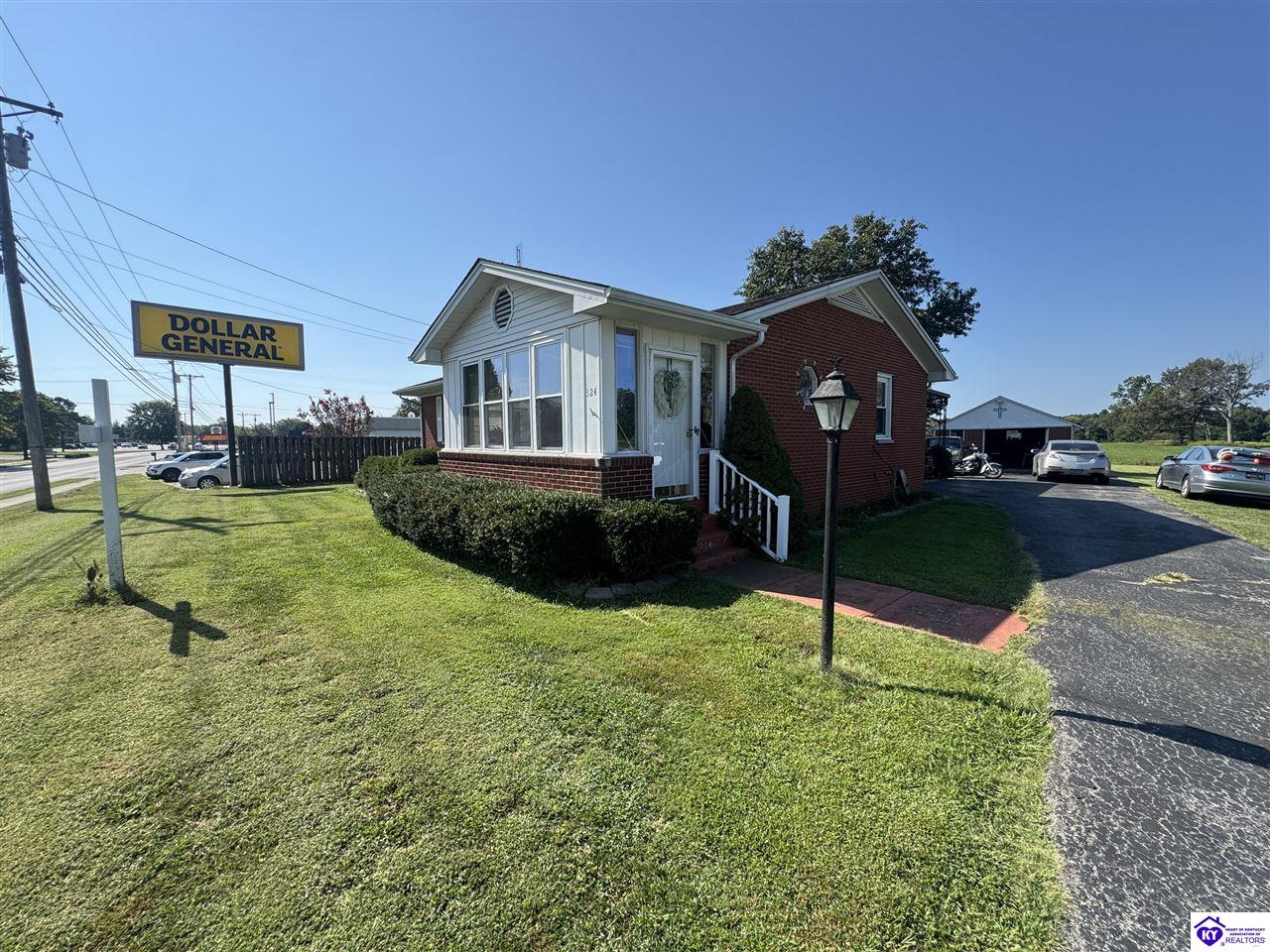 324 E Old Highway 60 Property Photo 3